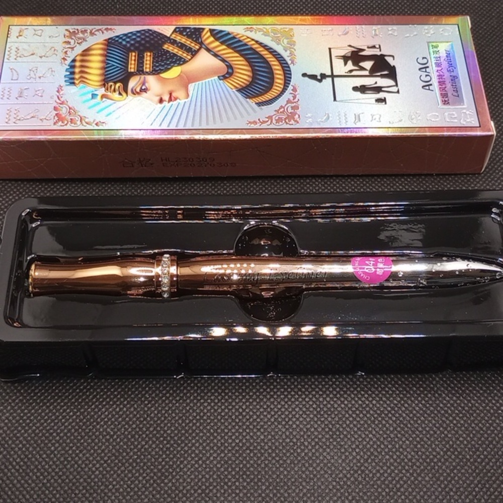 Beautiful long-lasting waterproof eyeliner